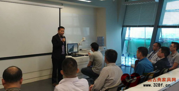《合兴：可持续利用的红木家具》的专题报告会由香港理工大学设计学院副院长李德志教授主持