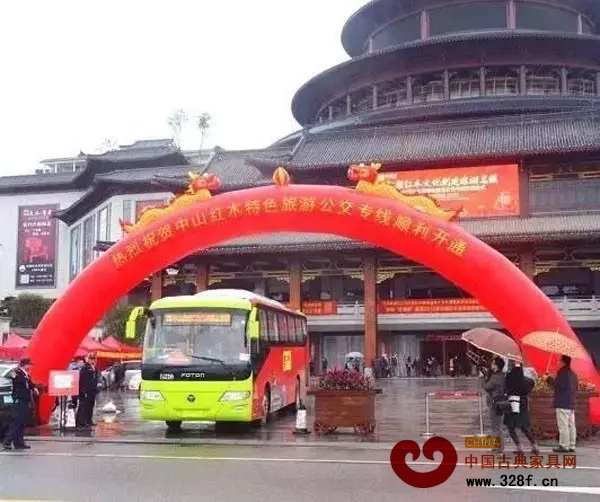 2016年春节前夕，大涌镇开通了全市首条旅游专线公交，实现了和市内更多公交线路的“无缝对接”