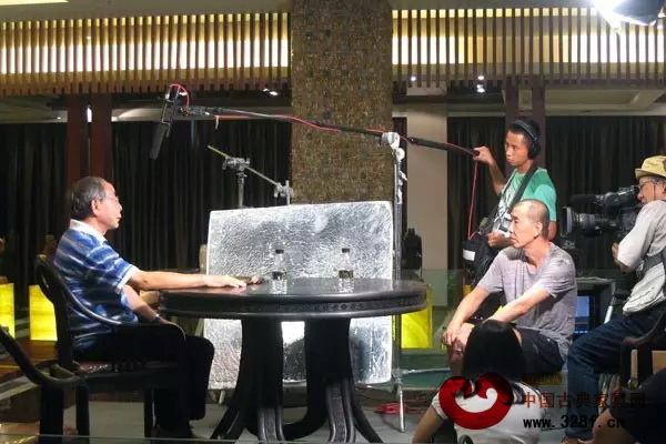 2012年，中央电视台《家具里的中国》采访曹新民