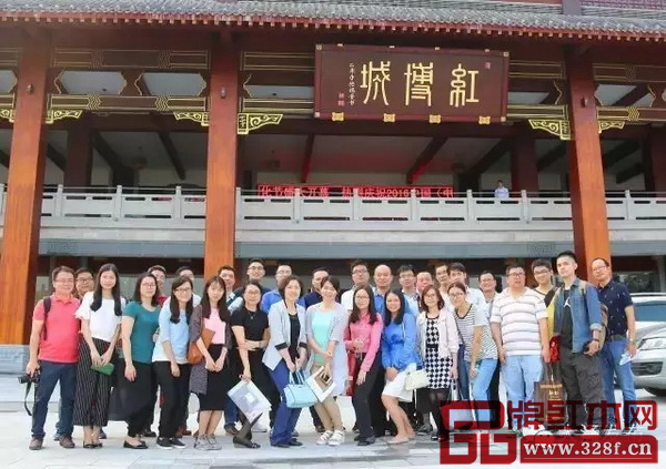 20多位省、市、镇媒体采编人员参加“体验大涌红木文化旅游”新媒体采风活动
