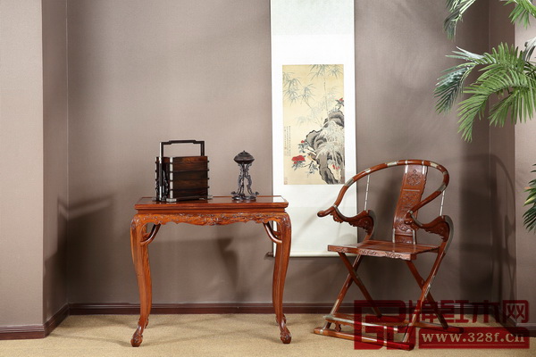 大道至简，明式家具的简练素雅，与现代家居环境更相得益彰（区氏臻品展厅实景）