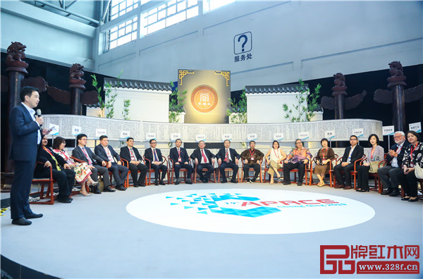 紫檀王“和平圈椅”亮相第十九届亚太零售商大会暨国际消费品博览会