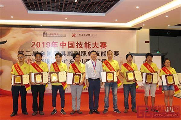 10月18日-20日，2019新兴红木家具文化节在广东省云浮市新兴县红木产业园王士丰红木城隆重举行。